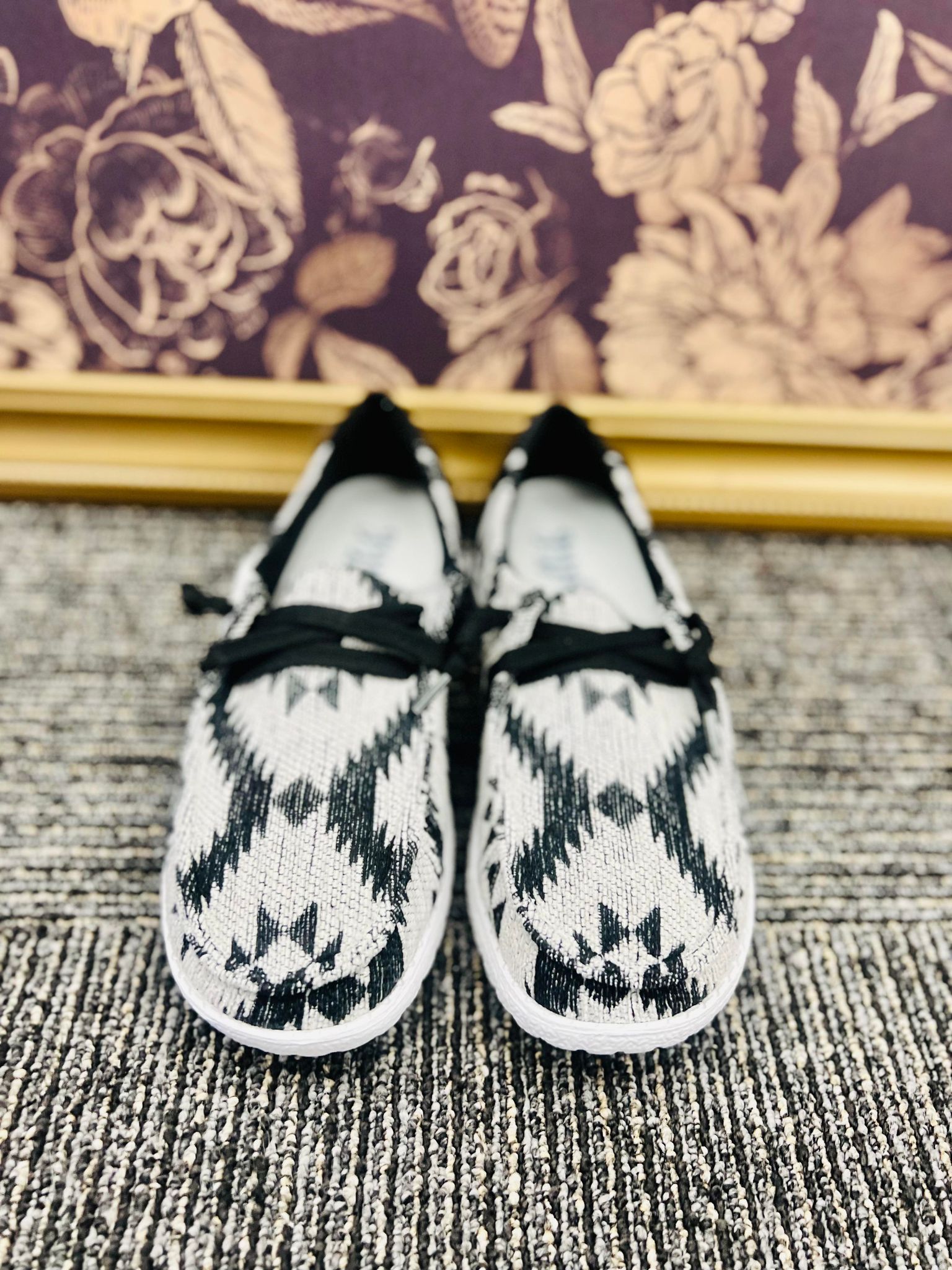 Summer - Women's Slip on Sneaker - Holden Hearts