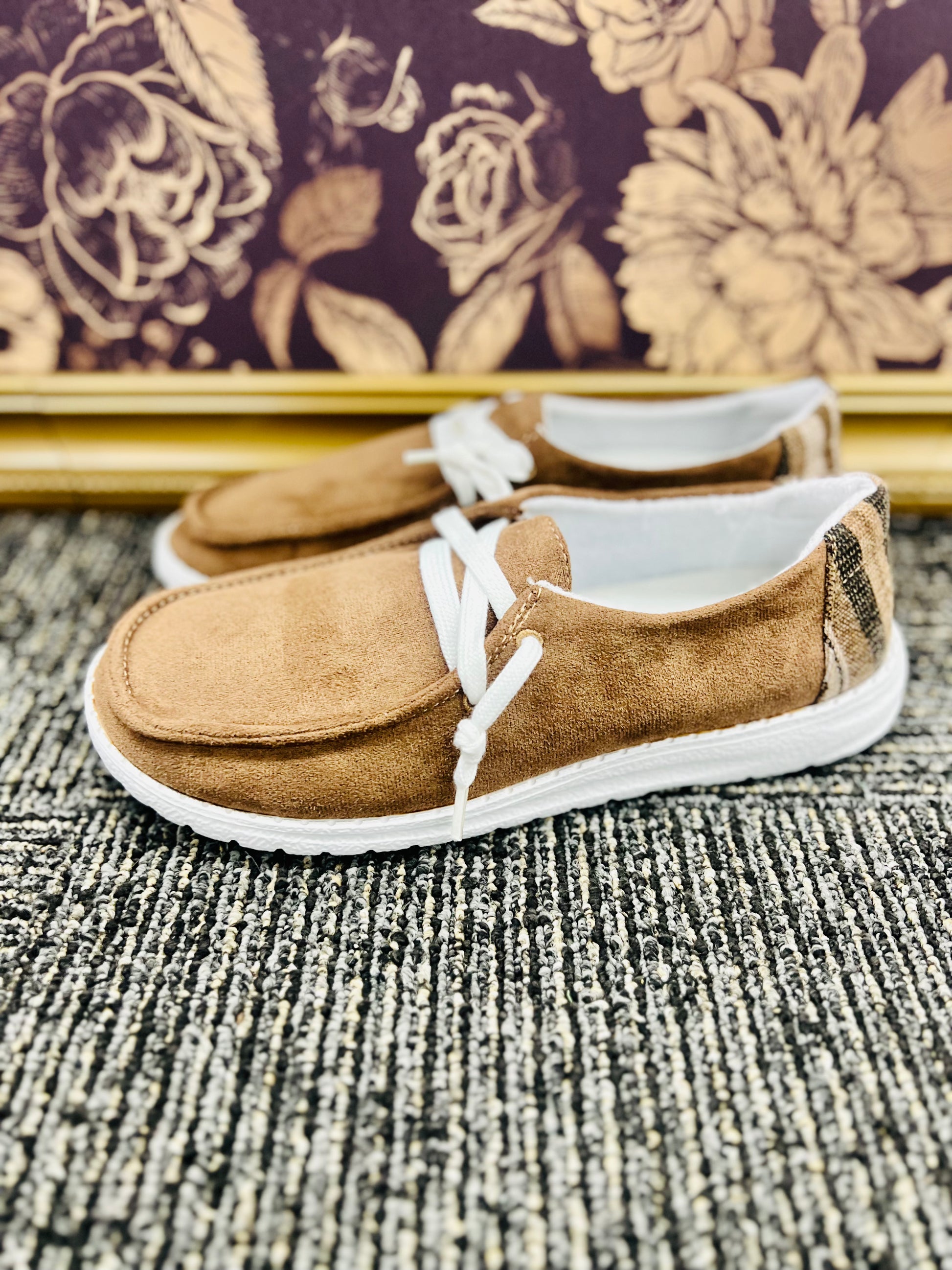 Poppy S - Women's Slip On Sneaker - Holden Hearts
