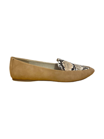 An Extra Touch of Style Flats in Tan - Holden Hearts