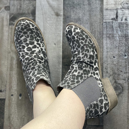 Sassy Statement in Snow Leopard - Holden Hearts